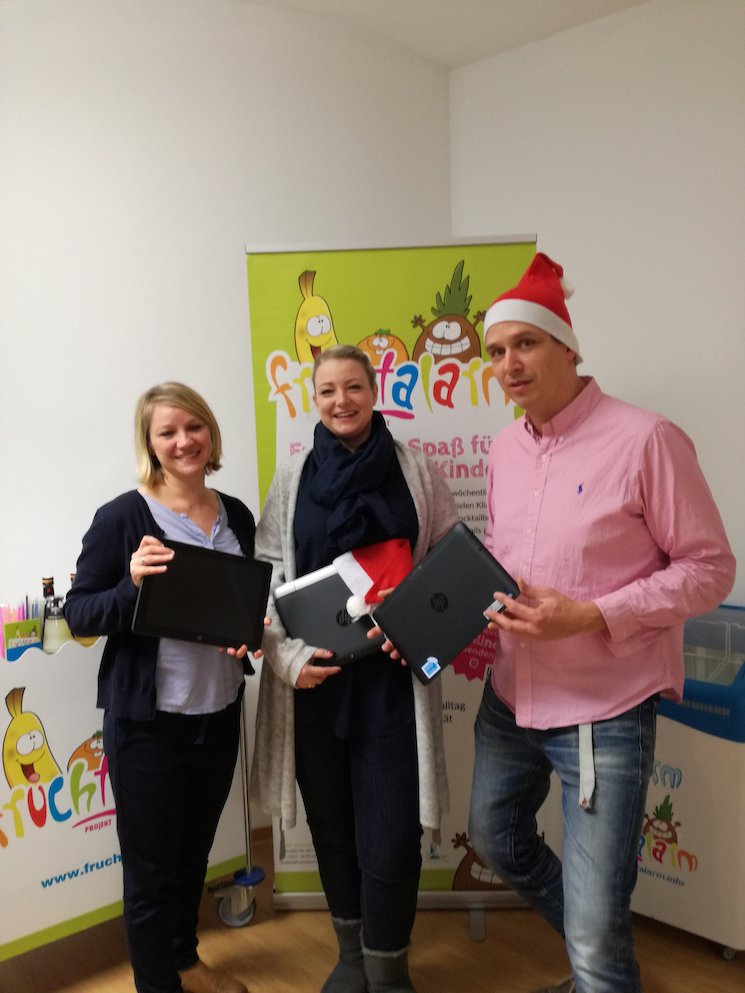 Sven Bent (rechts) zu Gast bei Peggy Brammert (links) und Eike Rehse (Mitte)